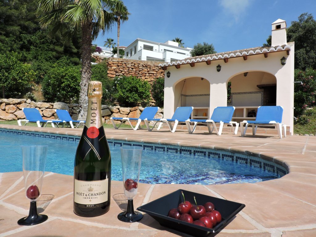 MOËT, CEREZAS & VISIT&nbsp;VILLA